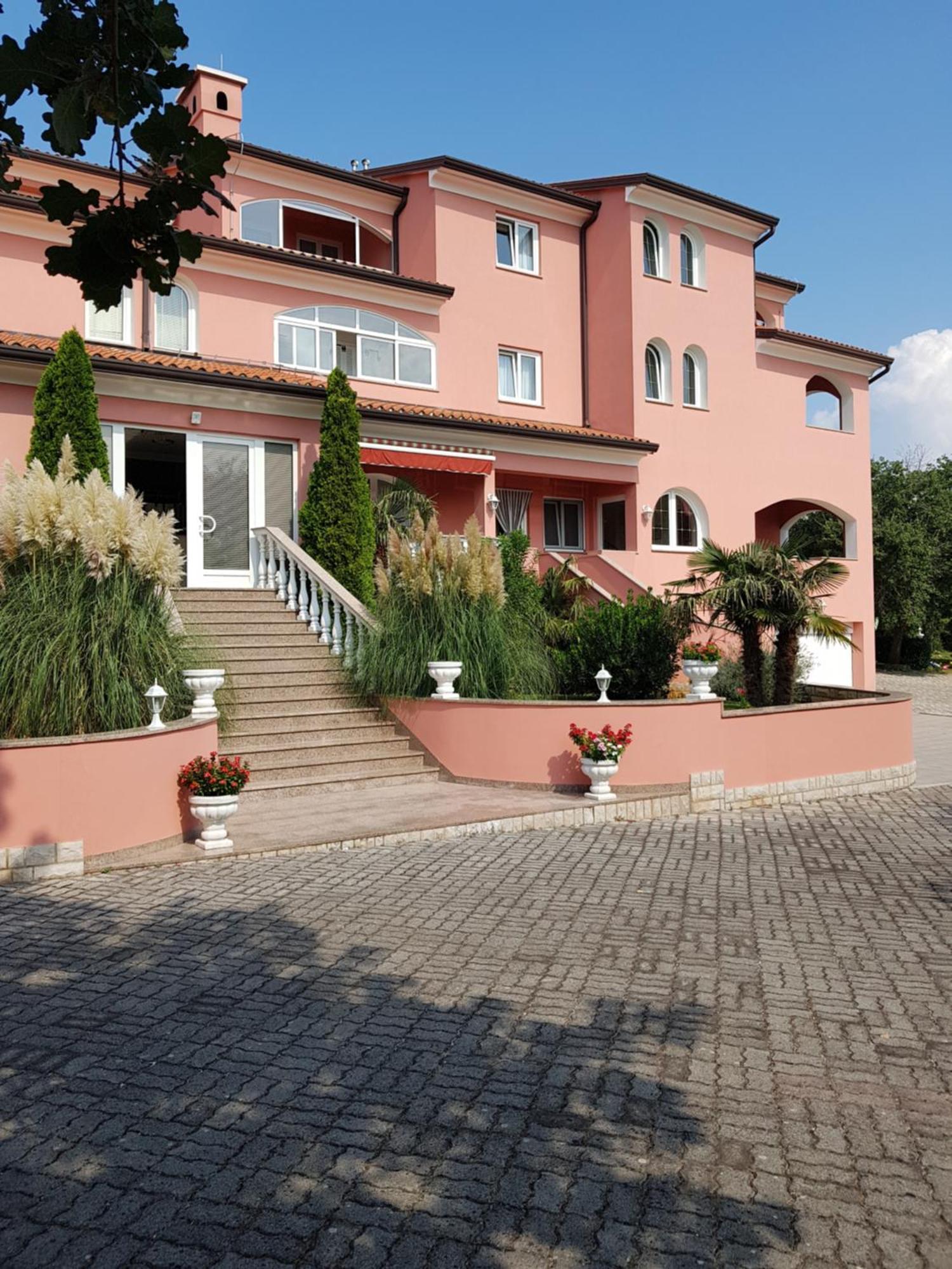 קרניצה Apartments And Rooms Villa Chiara מראה חיצוני תמונה