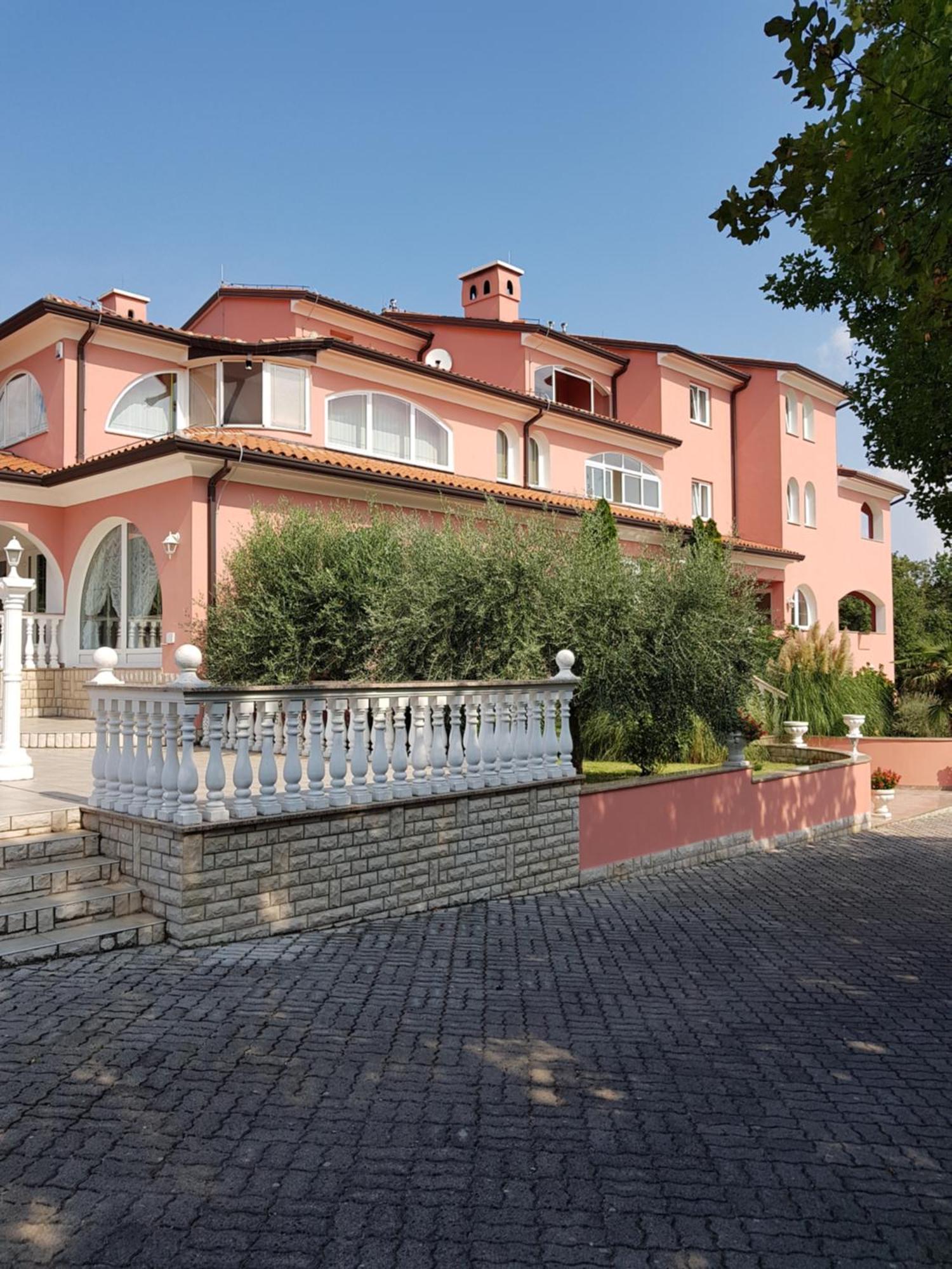 קרניצה Apartments And Rooms Villa Chiara מראה חיצוני תמונה