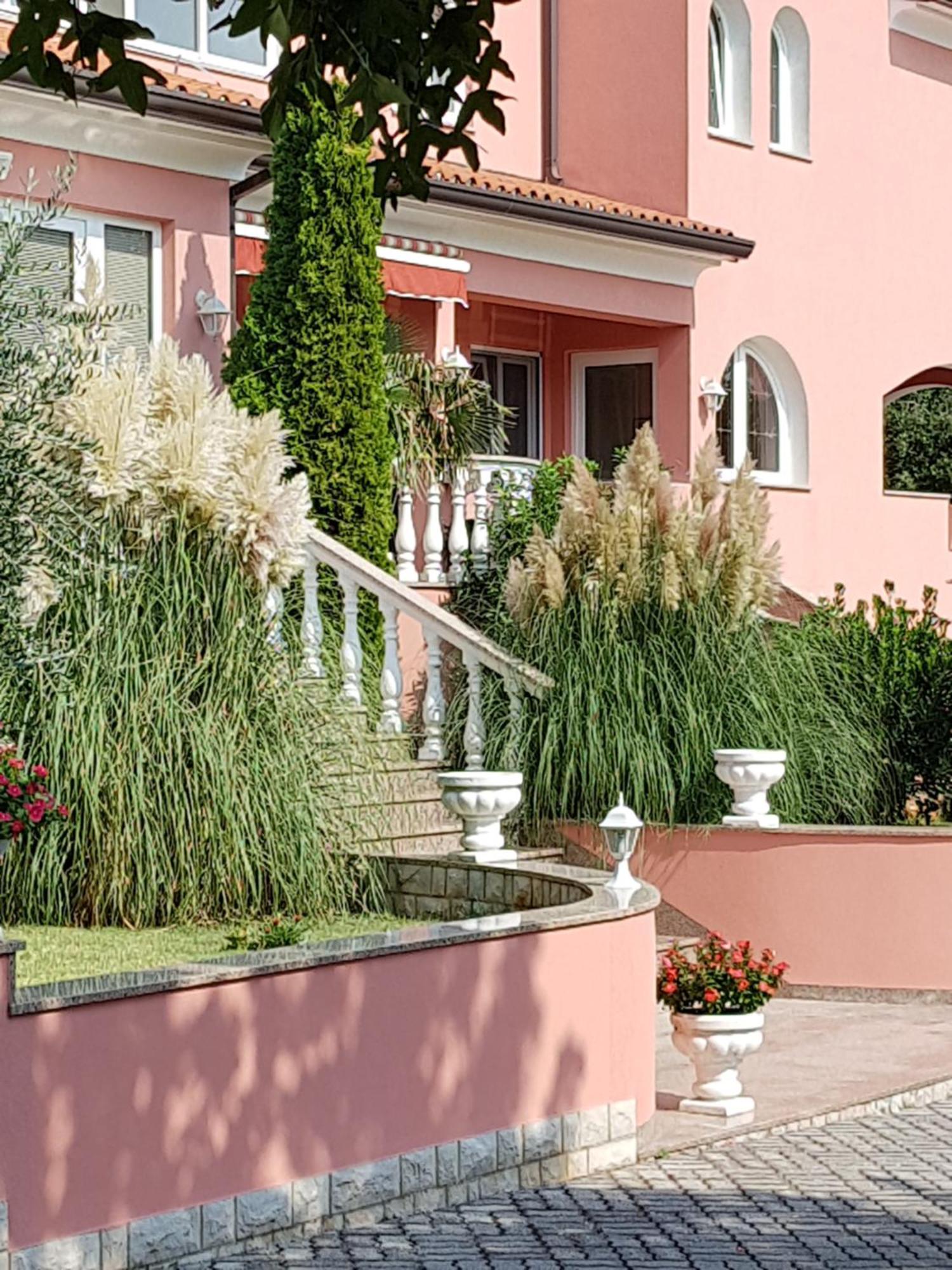 קרניצה Apartments And Rooms Villa Chiara מראה חיצוני תמונה